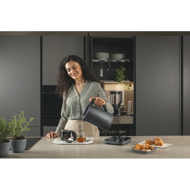 HKE7W 011 37700001 18